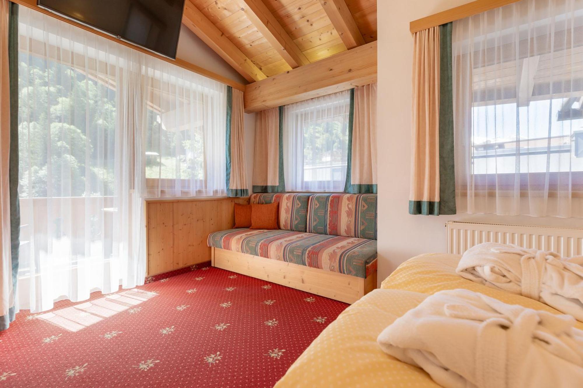 Hotel Pinzger Tux Ngoại thất bức ảnh