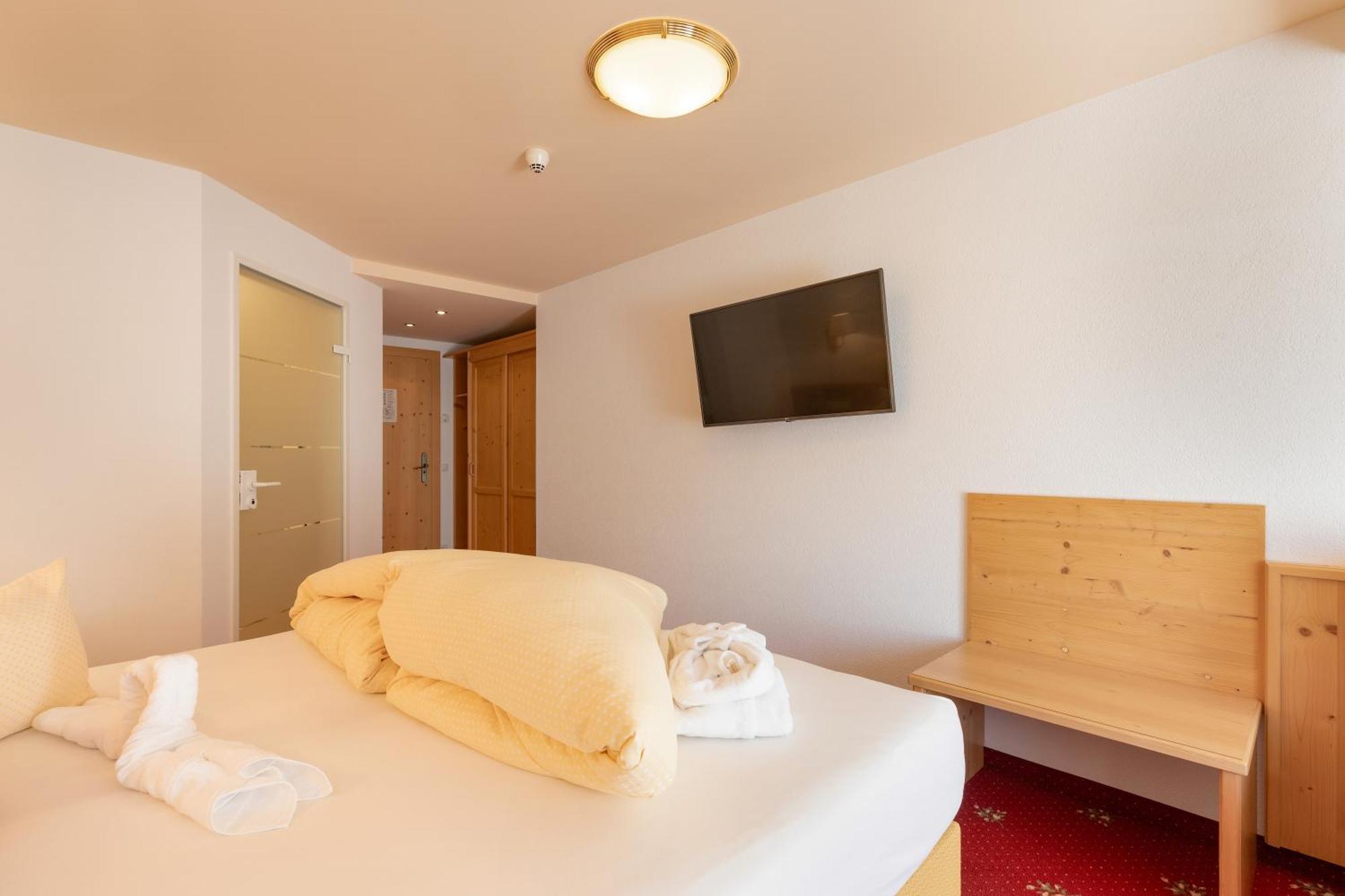 Hotel Pinzger Tux Ngoại thất bức ảnh